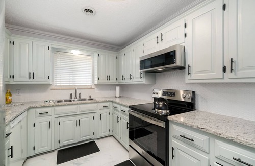 Fort Smith House | The Nest-Cozy 4BR in the heart of town w/fire pit