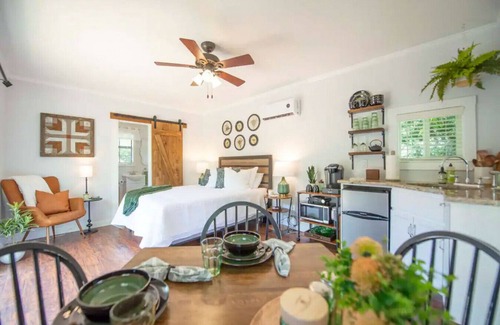Waco House | The Nest - Cozy Cottage Near Baylor and Magnolia