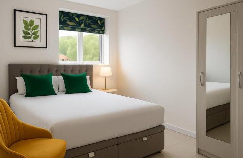 High Wycombe Apartment | The Nest-Free Parking Cosy Studio, M40 access, underfloor heating
