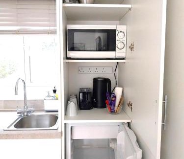 High Wycombe Apartment | The Nest-Free Parking Cosy Studio, M40 access, underfloor heating