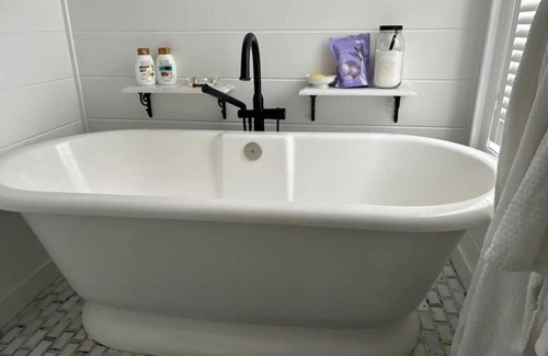 Creemore Bed & Breakfast | The Nest - King Bedroom with Ensuite Bath in Charming Creemore B&B