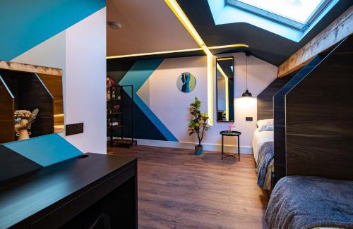 North Shore Apartment | The Nest - Luxury 16 person Apt w jacuzzi & parking