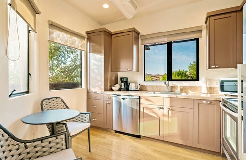 Ivins Condo | The Nest - Upper Floor Suite w/Red Rock Views