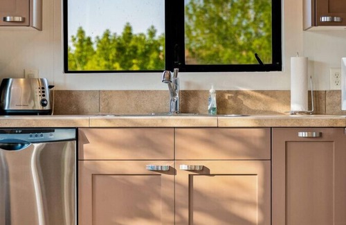 Ivins Condo | The Nest - Upper Floor Suite w/Red Rock Views