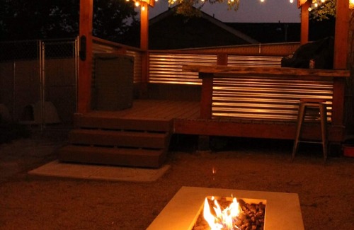 Downtown Klamath Falls House | The Nest with Firepit & Backyard Swings