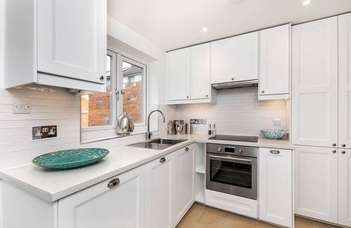 Winchester Cottage | The Nestle House City Centre Luxury