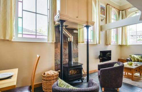 Great Hatfield House | The New Chapel