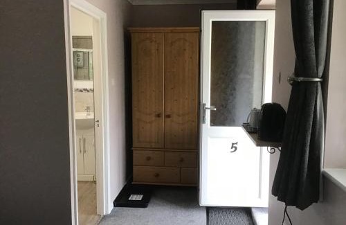 Huby Hotel | The New Inn Motel