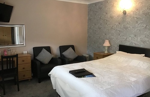 Huby House | The New Inn Motel