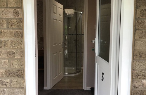 Huby House | The New Inn Motel