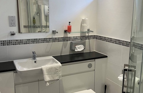 Huby House | The New Inn Motel