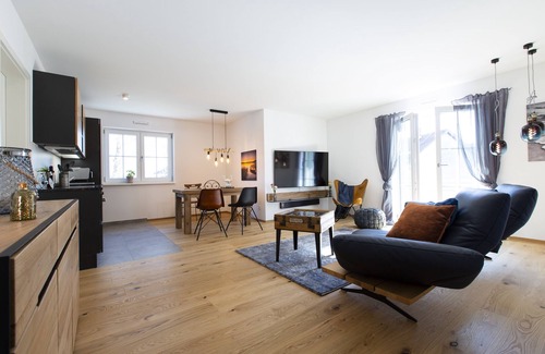 Feldwies Apartment | The new lifestyle suite on Lake Chiemsee: With a mountain view, 2 "en-suite" baths, sauna!