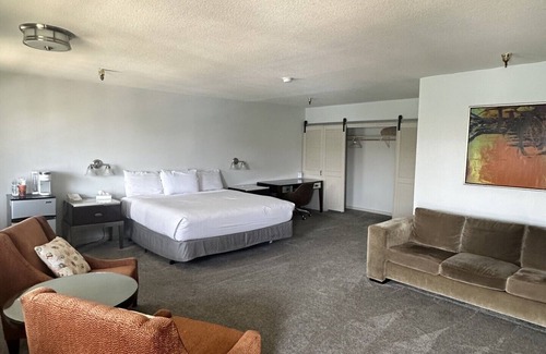 Laughlin Hotel | The New Pioneer