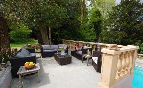 Box Apartment | The New School Rooms - Beautiful, Georgian Apartment with Private Heated Pool and Hot Tub Sleeps 12 with Wifi and Parking near Bath