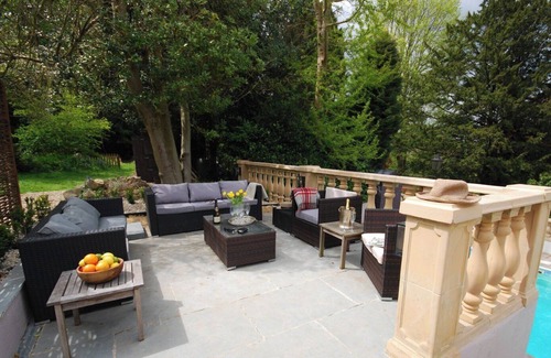 Box Apartment | The New School Rooms near Bath - sleeps 10. Hot tub, Swimming pool ,Wifi, dishwasher, pool table
