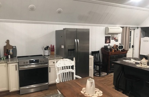 Grafton Cottage | The New White House Amazing River view and sunsets!
