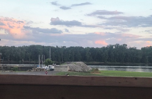 Grafton Cottage | The New White House Amazing River view and sunsets!