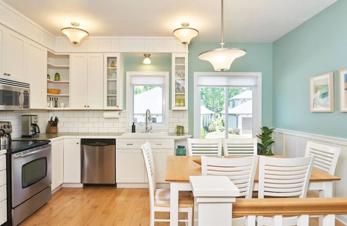 Holland Ski Chalet | "The Newport" at The Beach House at Lake Street Luxury Townhome, Pool, Hot Tub, Golf Membership, Near Lake and Beaches