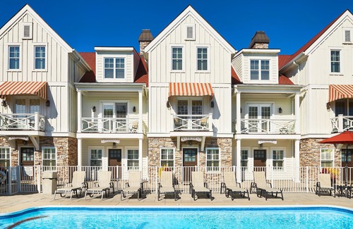 Holland Ski Chalet | "The Newport" at The Beach House at Lake Street Luxury Townhome, Pool, Hot Tub, Golf Membership, Near Lake and Beaches
