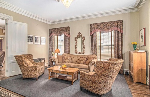 Ypsilanti Bed & Breakfast | The Newton of Ypsilanti