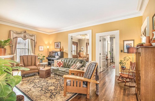 Ypsilanti Bed & Breakfast | The Newton of Ypsilanti