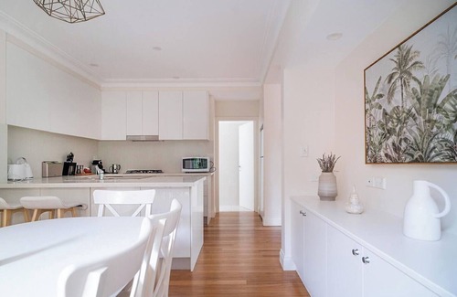 Newtown House | The Newtowner - Stylish Home in the heart of Newtown!