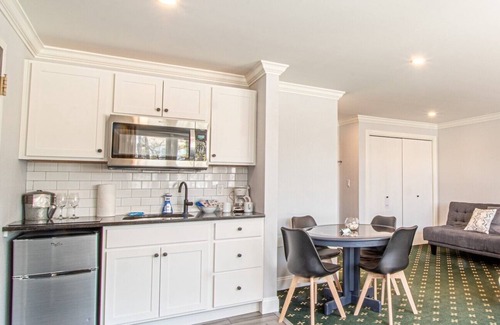 Niantic Hotel | The Niantic Inn