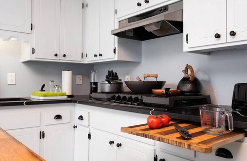Richfield House | The Nightingale · King Bed | 5 min to MOA | 75 & 65 HDTV I Ping Pong