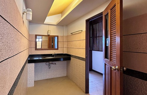 Ban Tai Hotel | The Nine Bed & Restaurant