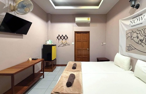 Ban Tai Hotel | The Nine Bed & Restaurant