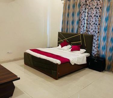 Noida Hotel | The Noida Inn