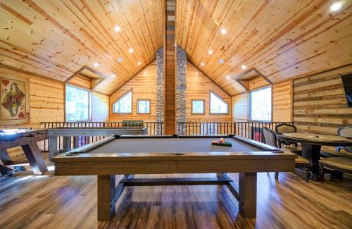 Broken Bow House | The Nomi Lodge - Sleeps 28 - Gorgeous Rustic Cabin, Centrally Located, Tons of Amenities