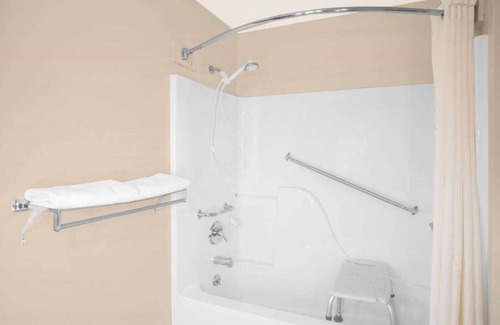 Vernal Hotel | The Non-Smoking King Room
