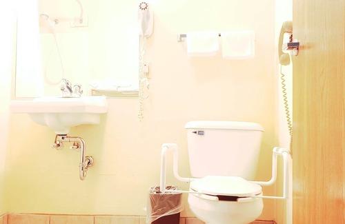Vernal House | The Non-Smoking King Room