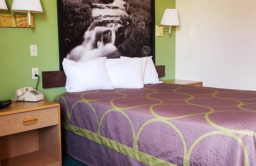 Lapoint Hotel | The Non-Smoking Queen Room