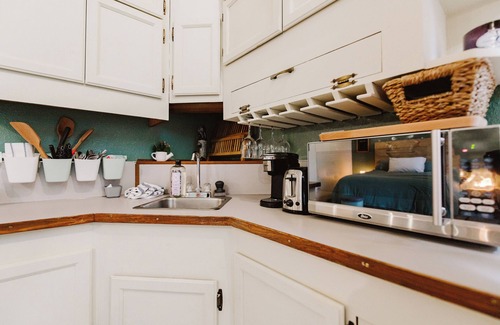 Lacey Apartment | The Nook, a craftsman studio with everything you need