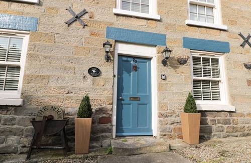 Cloughton House | THE NOOK AT 29 HIGH STREET, pet friendly, with hot tub in Burniston
