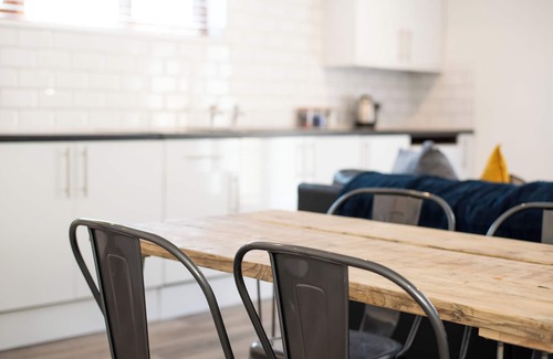 St. Thomas House | The Nook, Close to Swansea City Centre