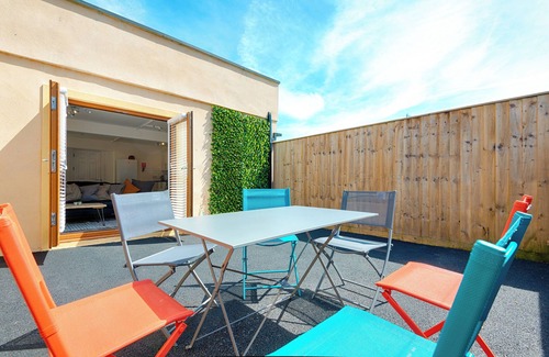 St. Thomas House | The Nook, Close to Swansea City Centre