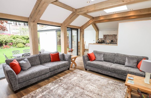Keswick House | THE NOOK, pet friendly, luxury holiday cottage in Keswick