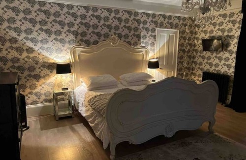 Felmingham Other | The Norfolk Farmhouse nr coast with hot-tub