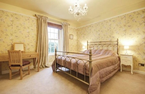 Felmingham Other | The Norfolk Farmhouse nr coast with hot-tub