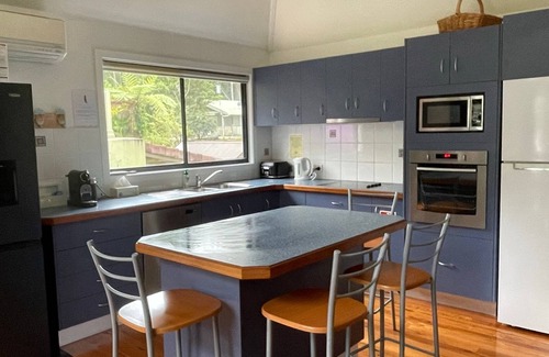 Smiths Lake House | The Norfolk - Pacific Palms Holidays