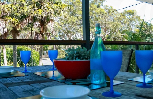Smiths Lake House | The Norfolk - Pacific Palms Holidays
