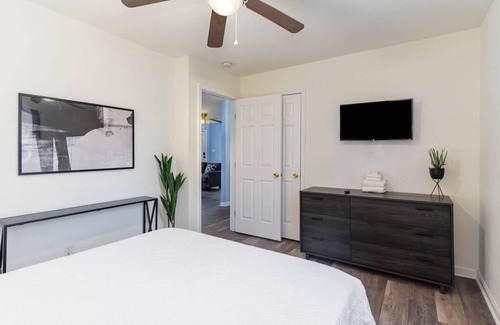 Buckroe Beach Apartment | The North Hampton Suite A /3 minute walk to beach