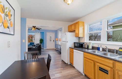 Buckroe Beach Apartment | The North Hampton Suite A /3 minute walk to beach