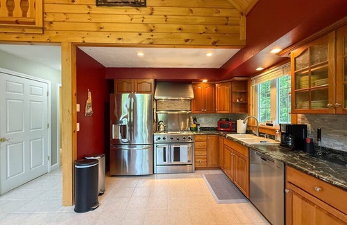 Center Conway House | The North Nook | Hot Tub, Walk to the Saco River