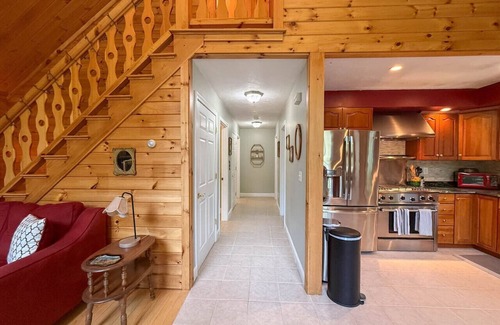 Center Conway House | The North Nook | Hot Tub, Walk to the Saco River
