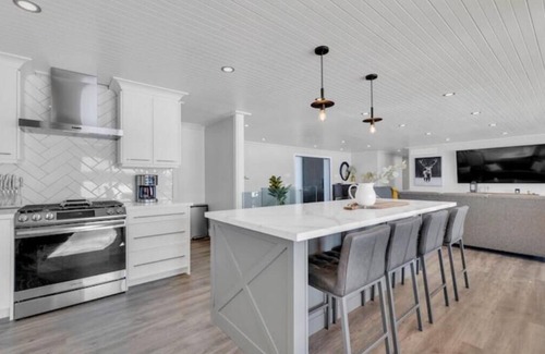 Centre Hastings RV Rental | The North Shore - FREE in House Arcade