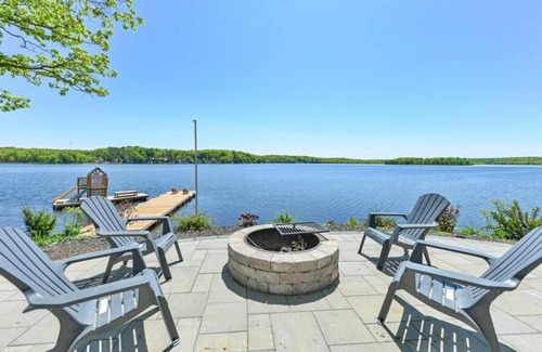 Centre Hastings Villa | The North Shore - Waterfront Cottage